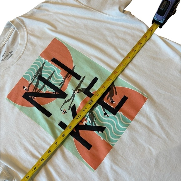 The Nike Tee 100% Cotton Loose Fit Men's Graphic White T-Shirt, Size L - Picture 3 of 8